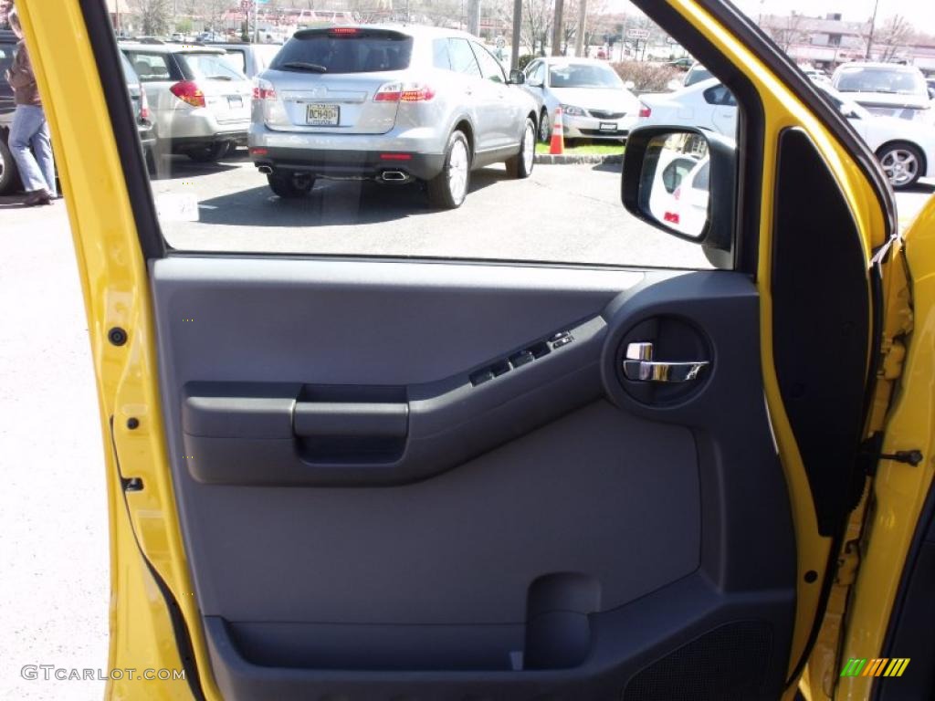2006 Xterra S 4x4 - Solar Yellow / Steel/Graphite photo #8