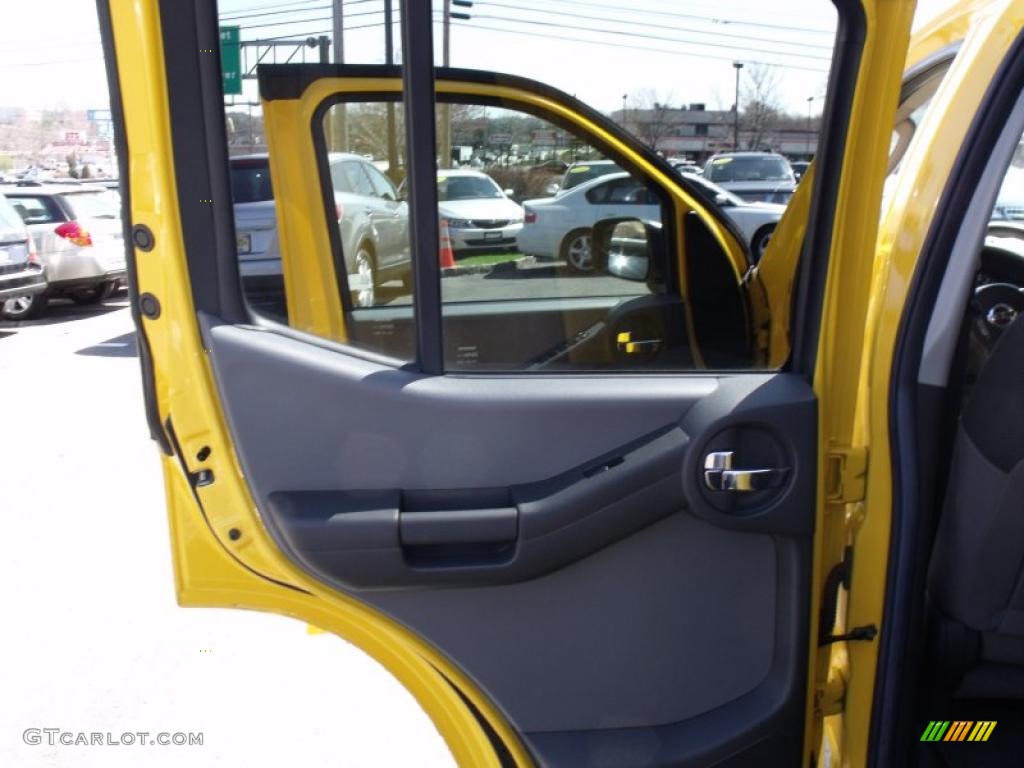 2006 Xterra S 4x4 - Solar Yellow / Steel/Graphite photo #12