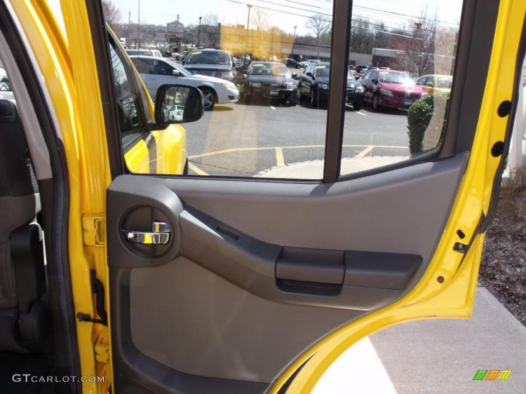 2006 Xterra S 4x4 - Solar Yellow / Steel/Graphite photo #15