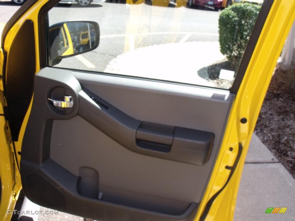 2006 Xterra S 4x4 - Solar Yellow / Steel/Graphite photo #17