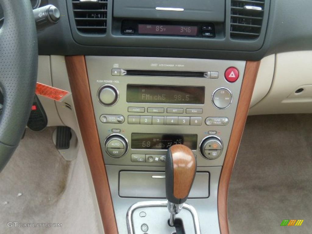 2006 Outback 2.5i Limited Wagon - Champagne Gold Opalescent / Taupe photo #17