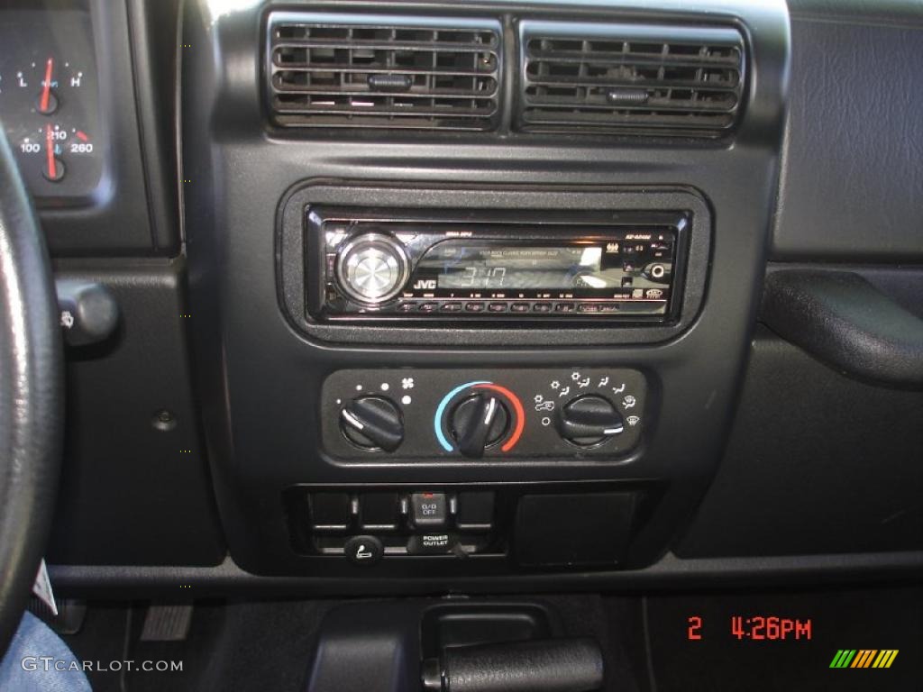 2004 Wrangler Sport 4x4 - Light Khaki Metallic / Dark Slate Gray photo #15