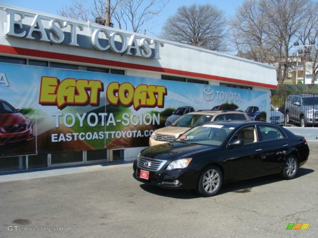 Black Toyota Avalon