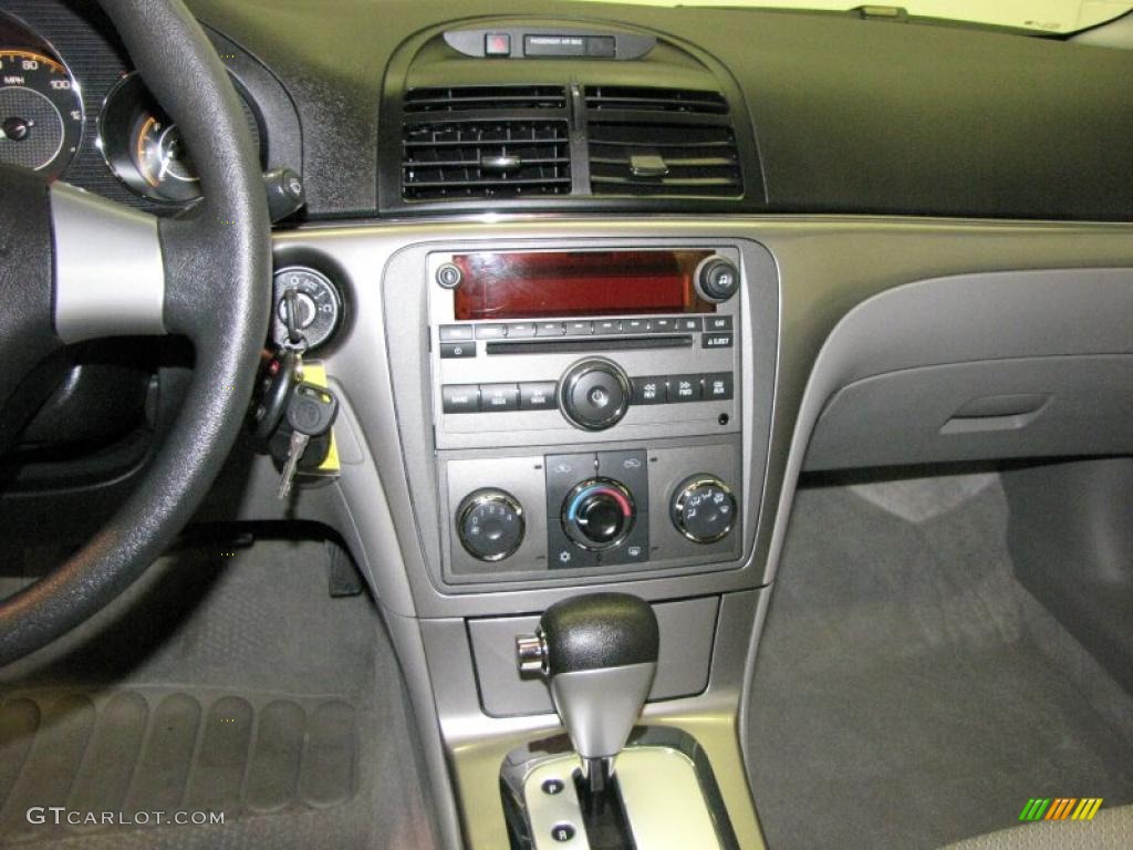 2008 Aura XE - Red Jewel / Gray photo #17