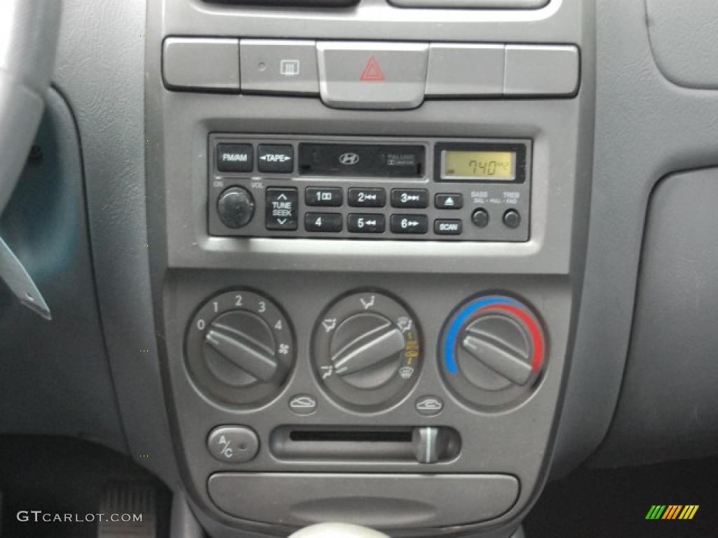 2002 Accent GL Sedan - Coastal Blue / Gray photo #13