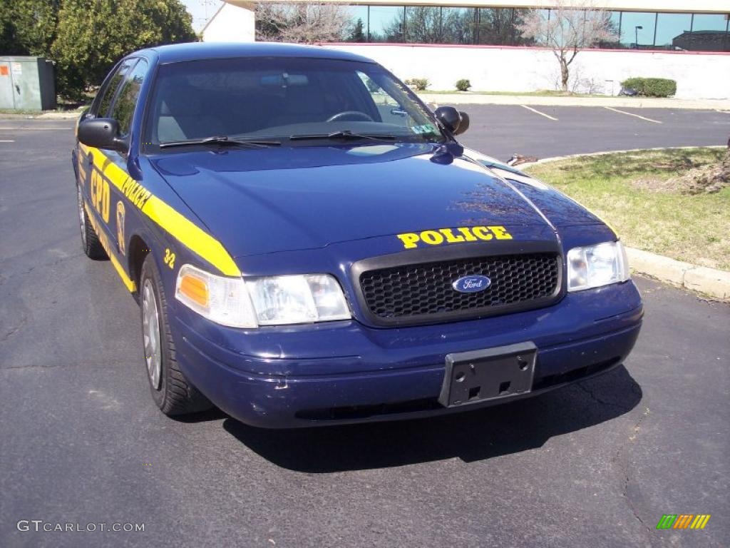 2004 Crown Victoria Police Interceptor - Dark Blue Pearl Metallic / Dark Charcoal photo #3