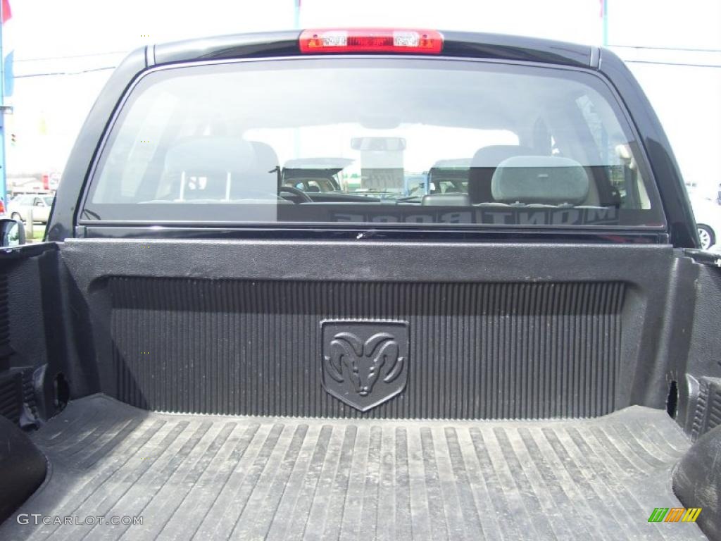 2005 Ram 1500 SLT Quad Cab 4x4 - Black / Dark Slate Gray photo #15
