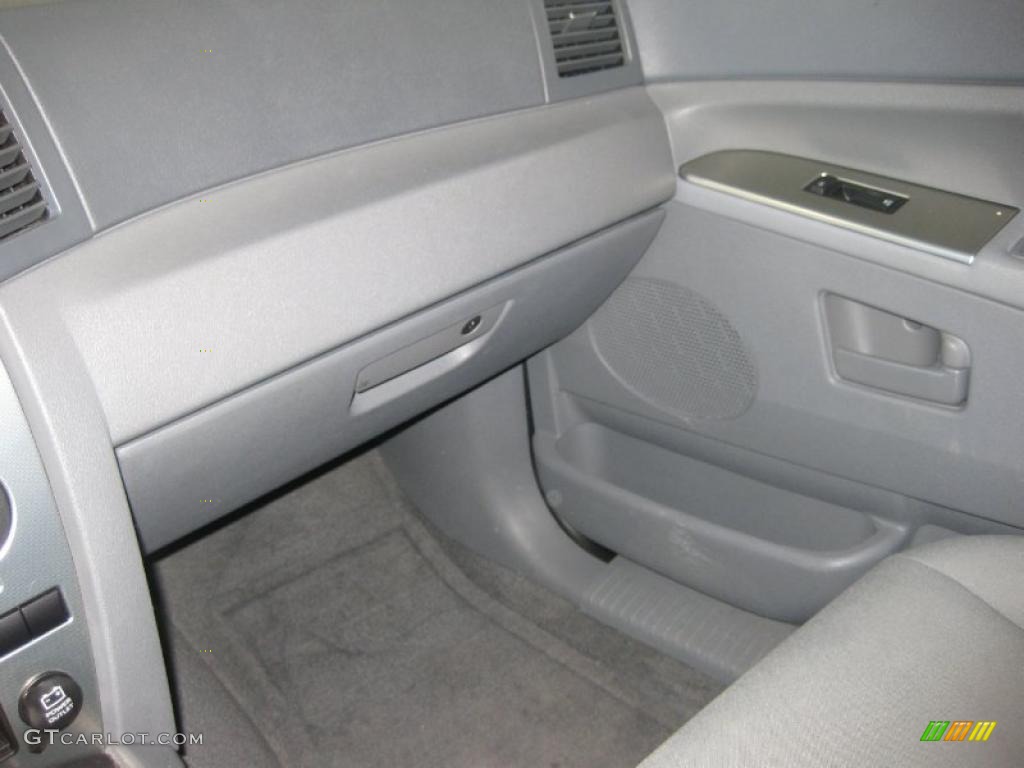 2006 Grand Cherokee Laredo - Stone White / Medium Slate Gray photo #11