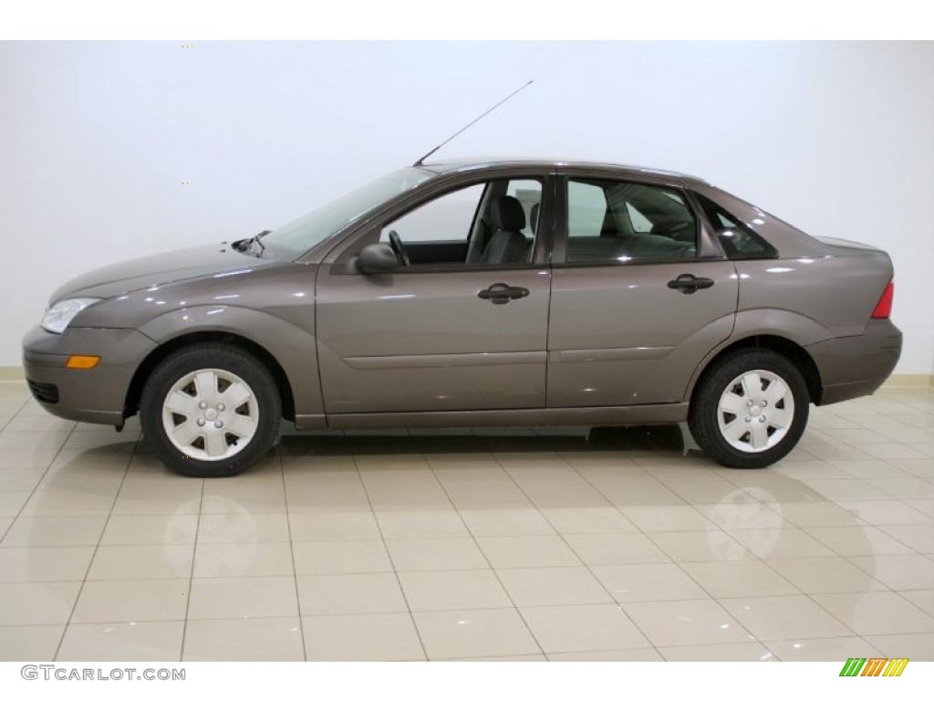 2006 Focus ZX4 SE Sedan - Liquid Grey Metallic / Dark Flint/Light Flint photo #4
