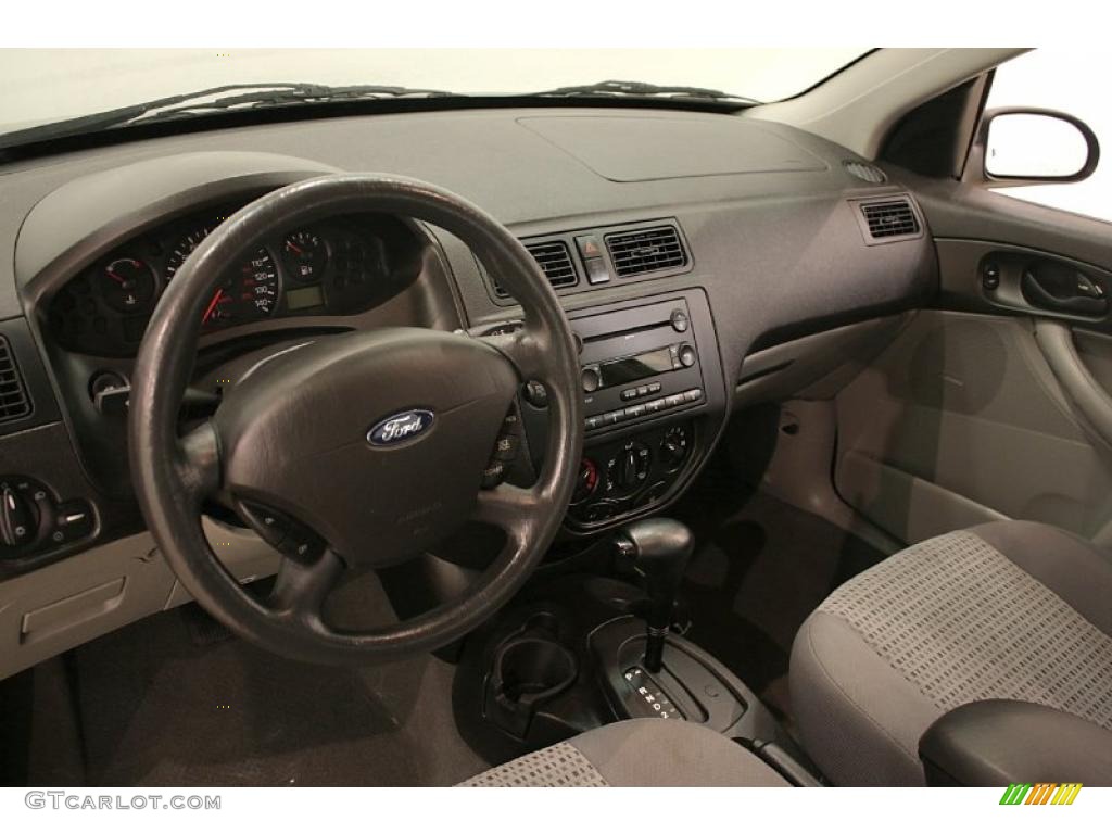 2006 Focus ZX4 SE Sedan - Liquid Grey Metallic / Dark Flint/Light Flint photo #10