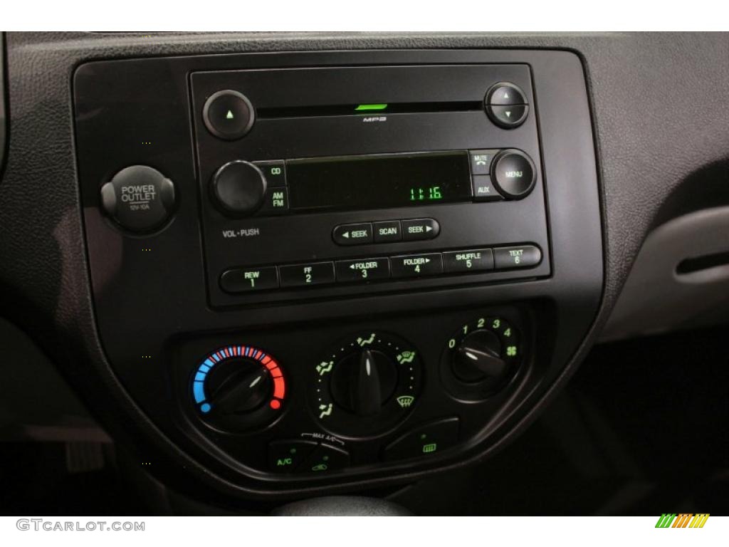 2006 Focus ZX4 SE Sedan - Liquid Grey Metallic / Dark Flint/Light Flint photo #13