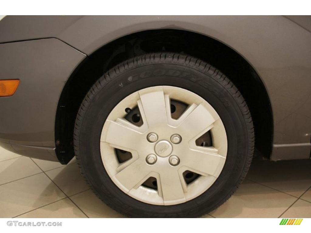 2006 Focus ZX4 SE Sedan - Liquid Grey Metallic / Dark Flint/Light Flint photo #21