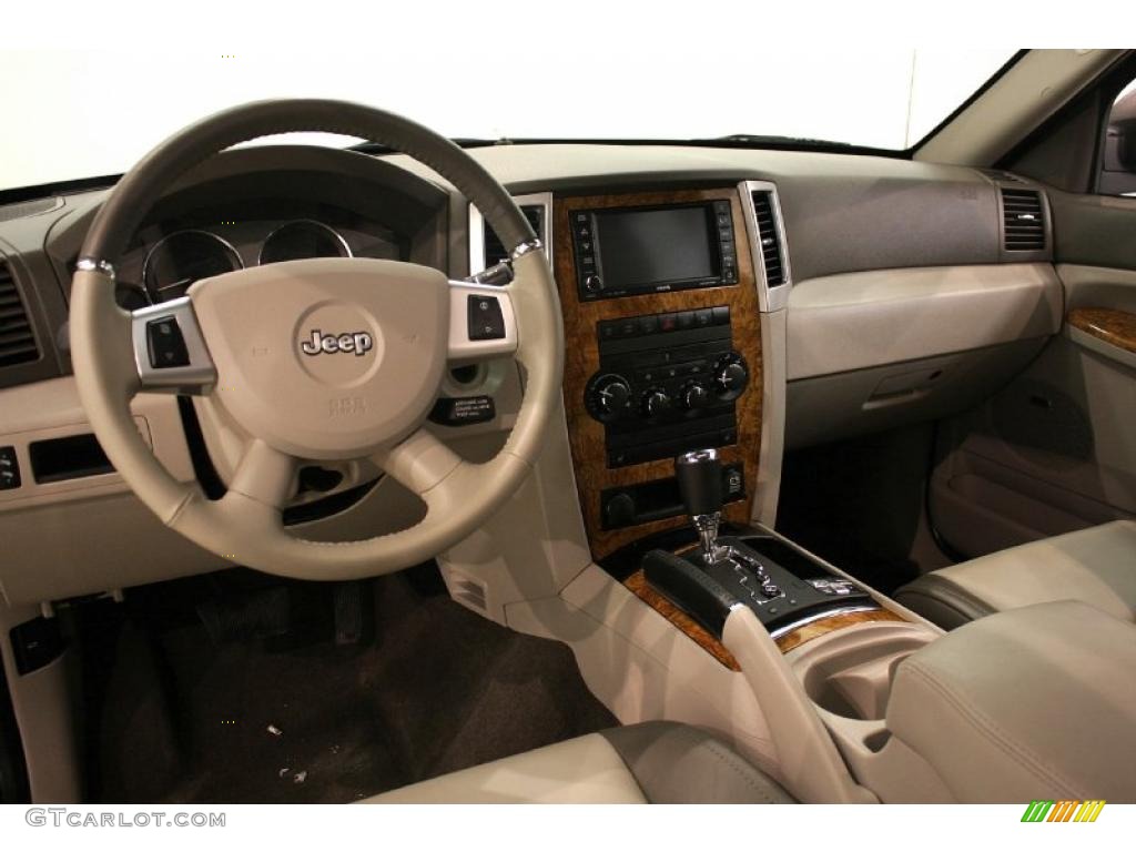 2008 Grand Cherokee Limited 4x4 - Jeep Green Metallic / Dark Khaki/Light Graystone photo #11