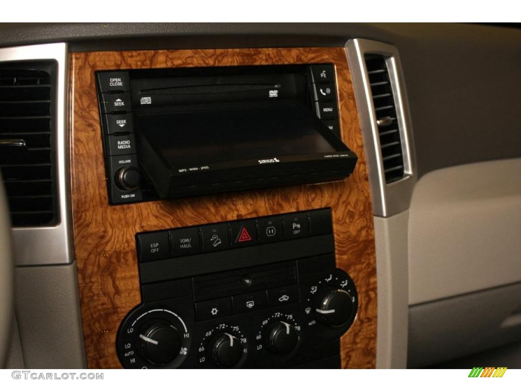 2008 Grand Cherokee Limited 4x4 - Jeep Green Metallic / Dark Khaki/Light Graystone photo #19