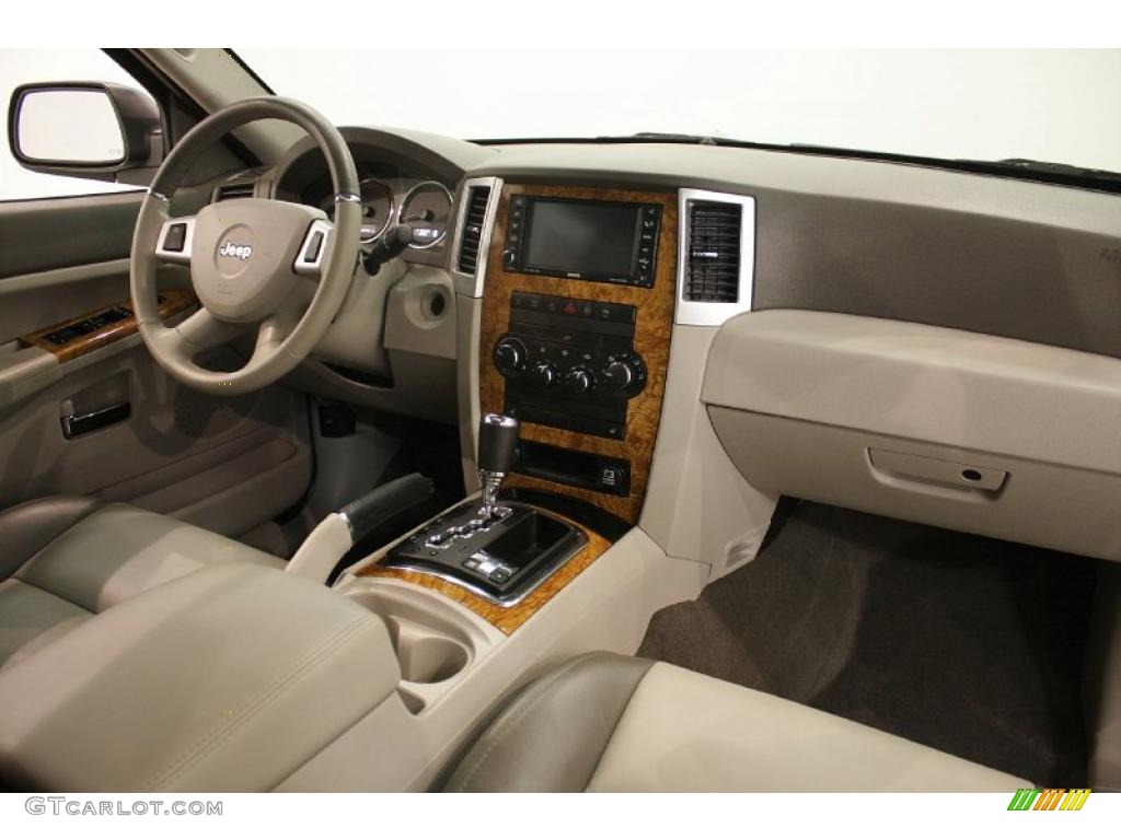 2008 Grand Cherokee Limited 4x4 - Jeep Green Metallic / Dark Khaki/Light Graystone photo #22