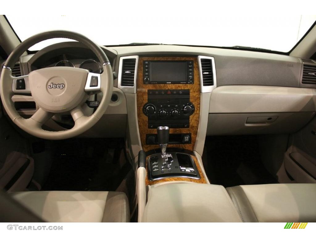 2008 Grand Cherokee Limited 4x4 - Jeep Green Metallic / Dark Khaki/Light Graystone photo #26