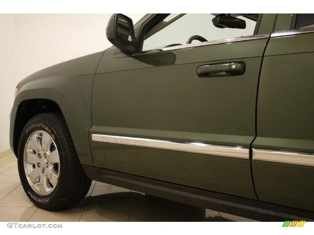 2008 Grand Cherokee Limited 4x4 - Jeep Green Metallic / Dark Khaki/Light Graystone photo #30