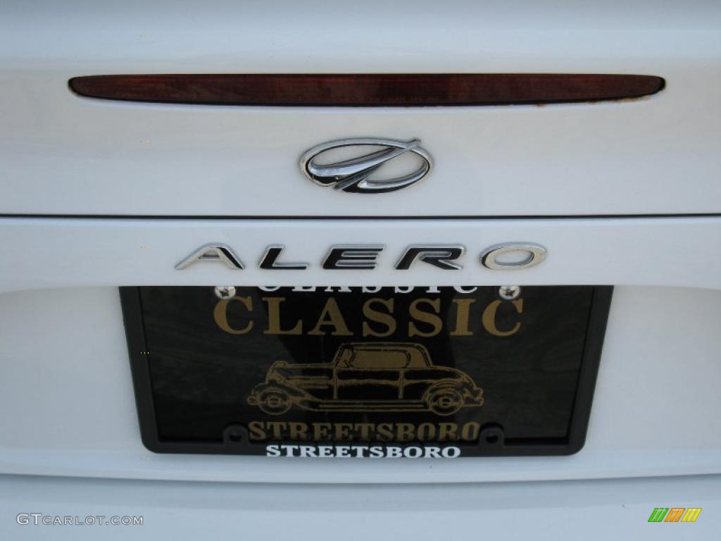 2001 Alero Sedan - Arctic White / Neutral photo #10