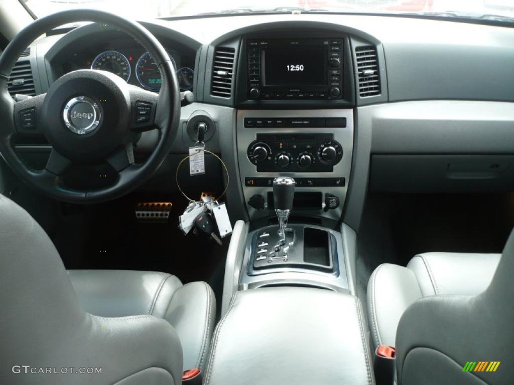 2007 Grand Cherokee SRT8 4x4 - Black / Medium Slate Gray photo #17