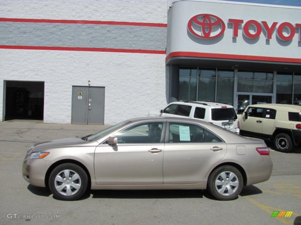 2008 Camry LE - Desert Sand Mica / Bisque photo #2