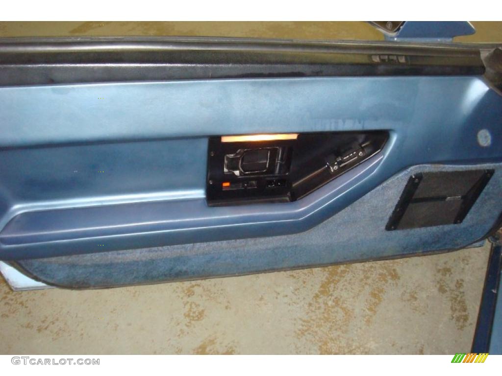1984 Corvette Coupe - Light Blue Metallic / Medium Blue photo #13