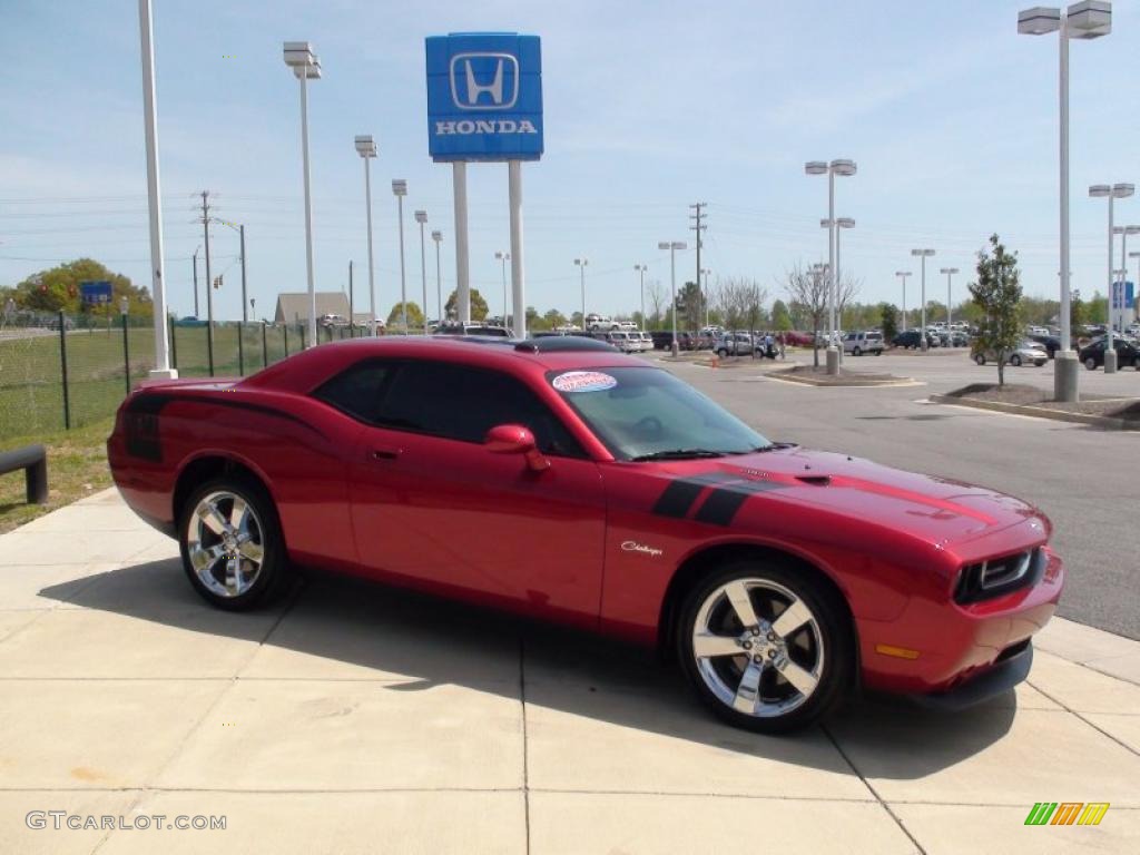 2009 Challenger R/T - Inferno Red Crystal Pearl Coat / Dark Slate Gray photo #3