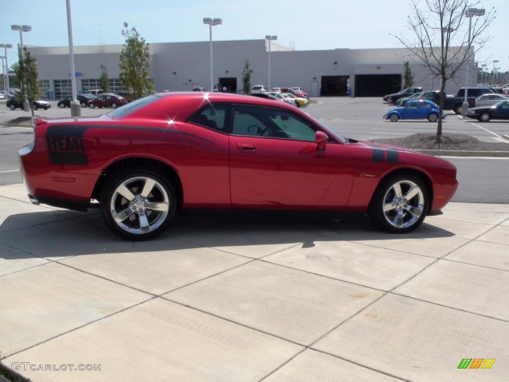 2009 Challenger R/T - Inferno Red Crystal Pearl Coat / Dark Slate Gray photo #5