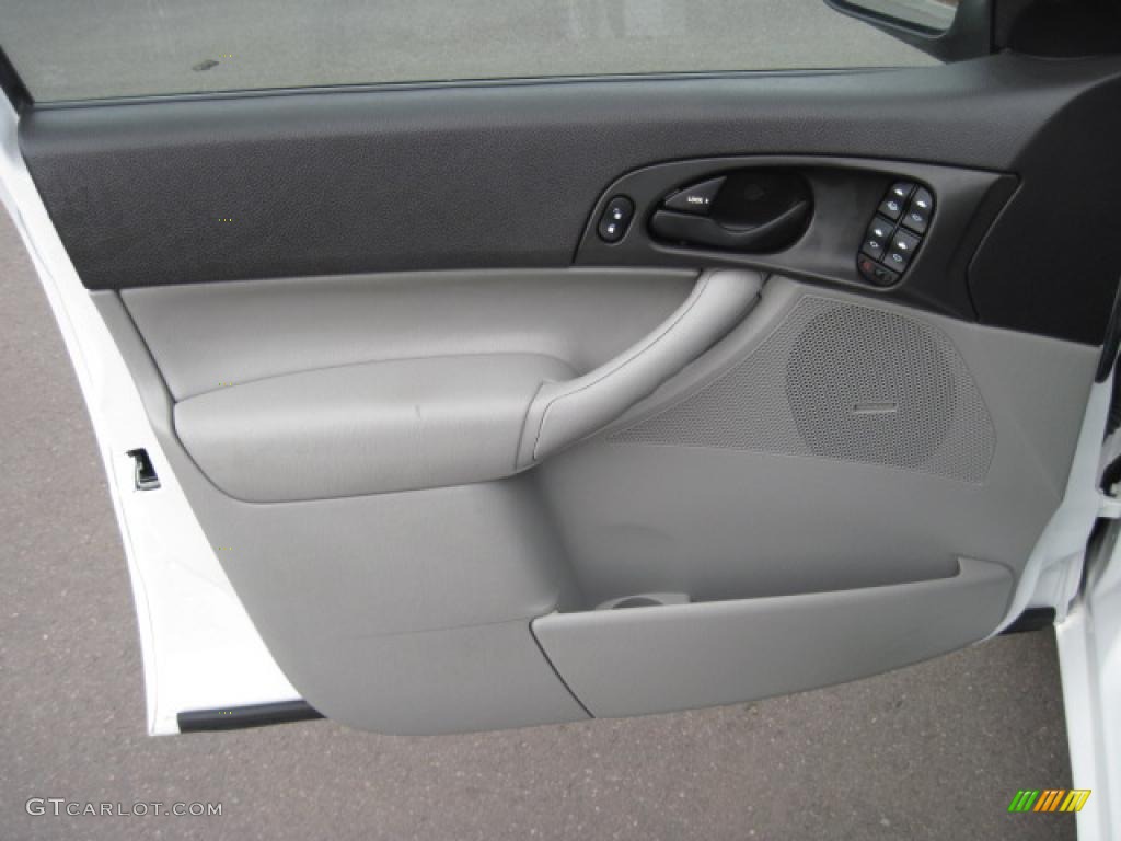 2006 Focus ZX4 SE Sedan - Cloud 9 White / Dark Flint/Light Flint photo #7