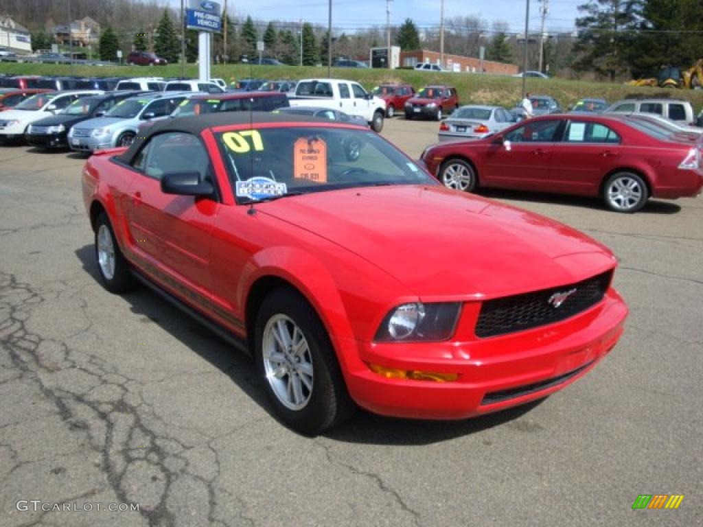 2007 Mustang V6 Deluxe Convertible - Torch Red / Light Graphite photo #6