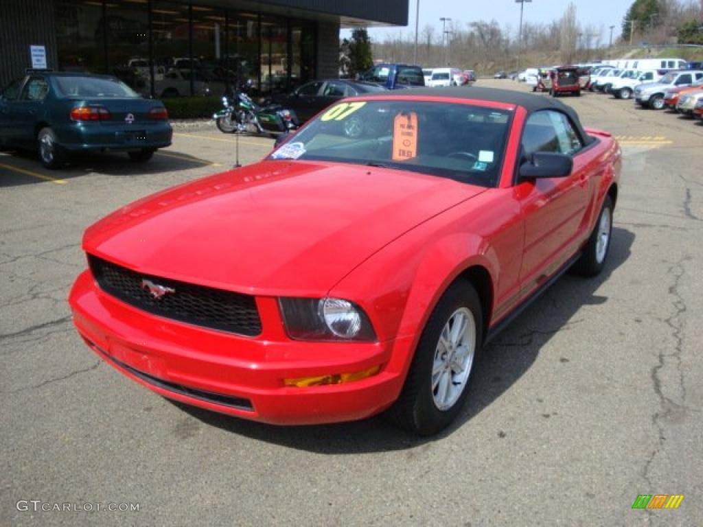 2007 Mustang V6 Deluxe Convertible - Torch Red / Light Graphite photo #11