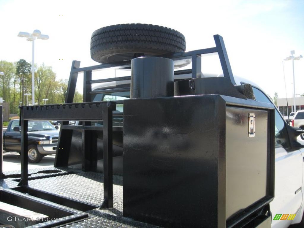 2002 F450 Super Duty Regular Cab Chassis - Oxford White / Medium Graphite photo #19