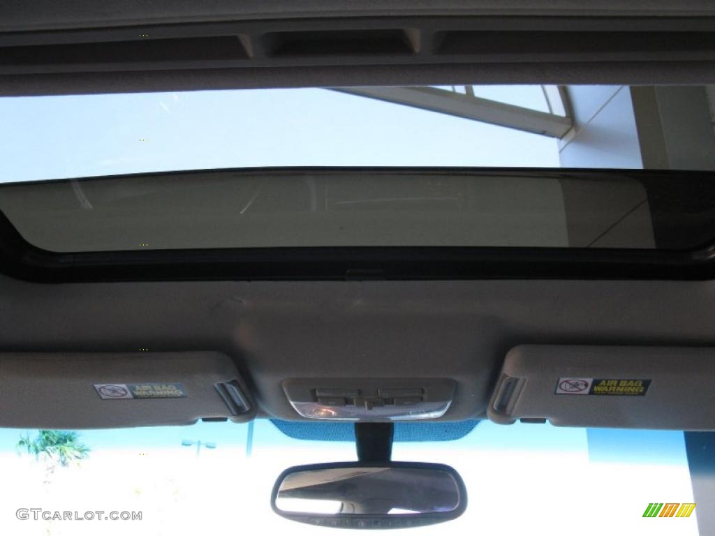 2005 XG350 L - Celadon Green / Beige photo #10