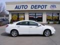 2009 Polar White Saturn Aura XR  photo #1