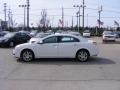 2009 Polar White Saturn Aura XR  photo #5