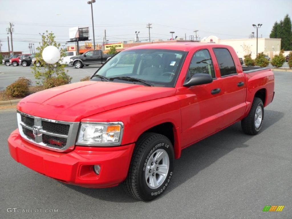 2008 Dakota SLT Crew Cab - Flame Red / Dark Slate Gray/Medium Slate Gray photo #1