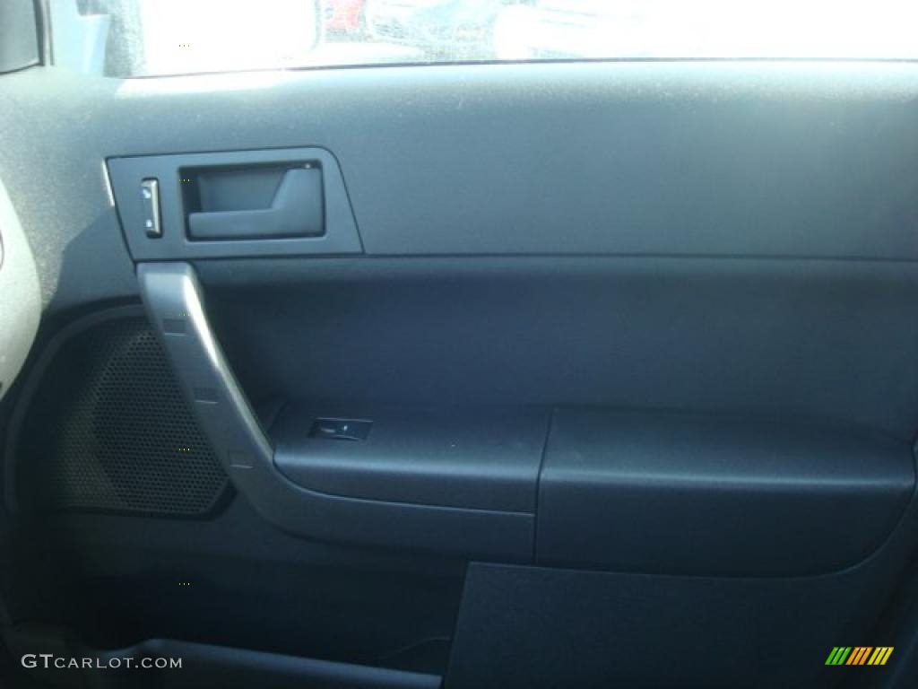 2010 Focus SE Sedan - Blue Flame Metallic / Charcoal Black photo #18