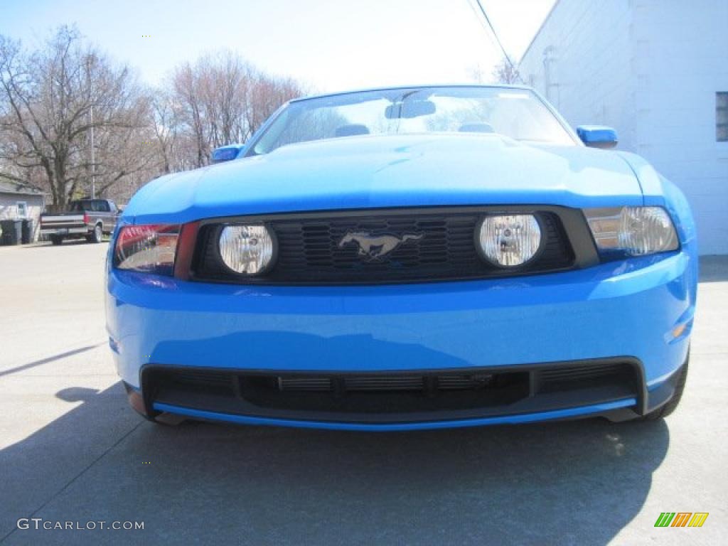 2010 Mustang GT Premium Convertible - Grabber Blue / Charcoal Black/Grabber Blue photo #2