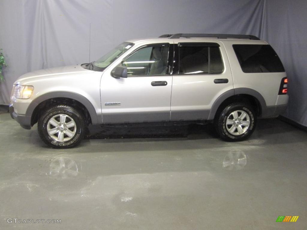 2006 Explorer XLT 4x4 - Silver Birch Metallic / Camel photo #2