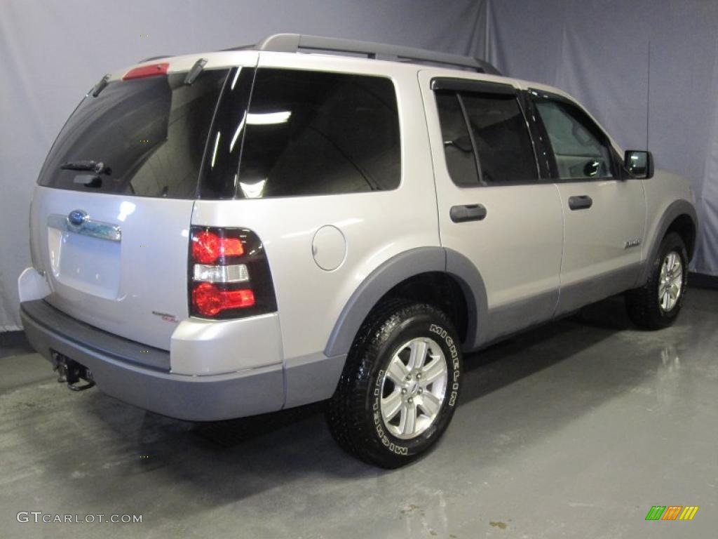2006 Explorer XLT 4x4 - Silver Birch Metallic / Camel photo #3