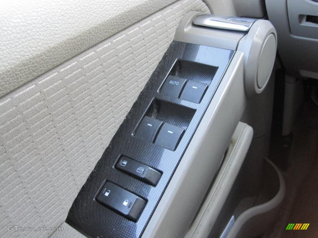 2006 Explorer XLT 4x4 - Silver Birch Metallic / Camel photo #11