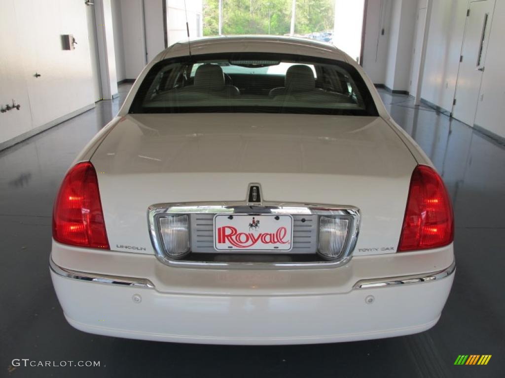 2003 Town Car Cartier - Vibrant White / Medium Dark Parchment/Light Parchment photo #5