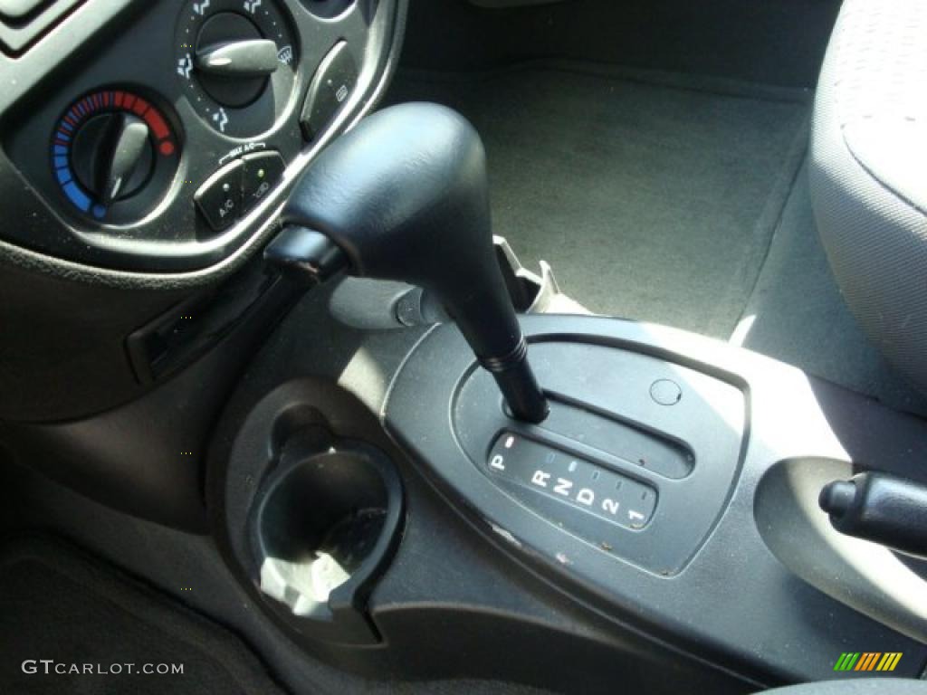 2006 Focus ZX4 SE Sedan - Infra-Red / Dark Flint/Light Flint photo #12