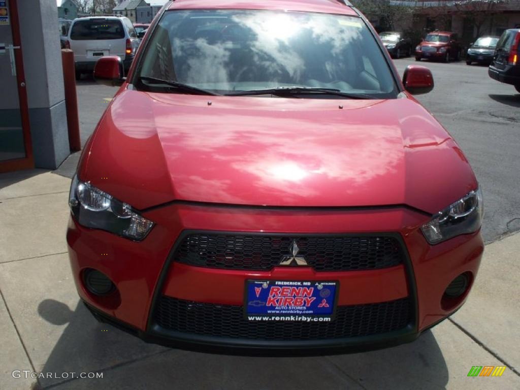 2010 Outlander ES - Rally Red Metallic / Black photo #1