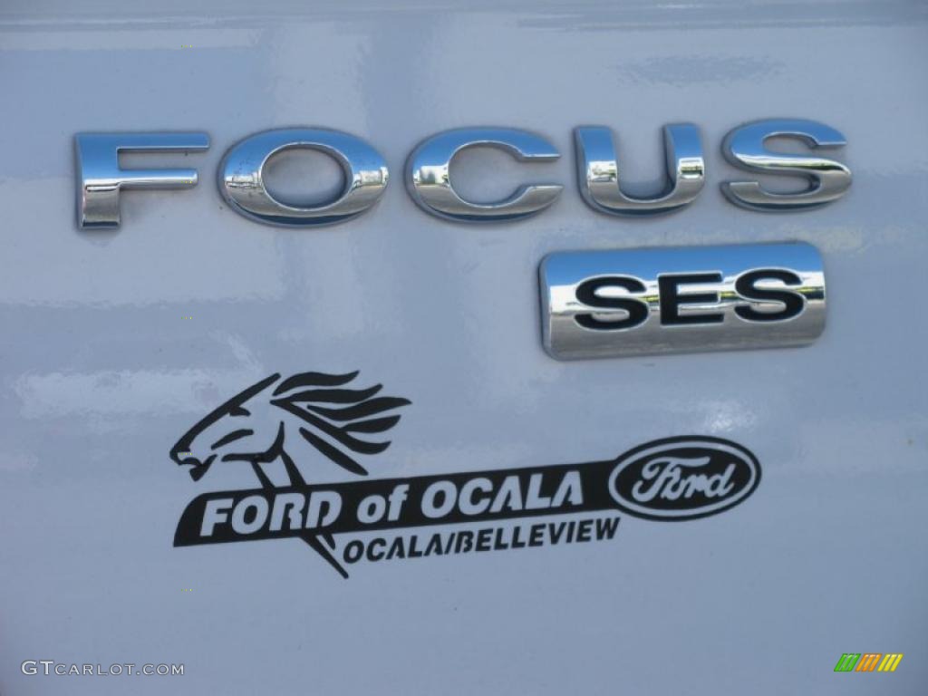 2006 Focus ZX4 SES Sedan - Cloud 9 White / Dark Pebble/Light Pebble photo #9