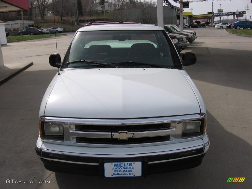 1996 S10 LS Extended Cab - Summit White / Blue photo #1