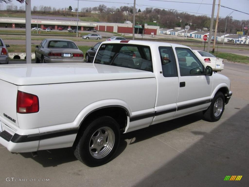 1996 S10 LS Extended Cab - Summit White / Blue photo #6