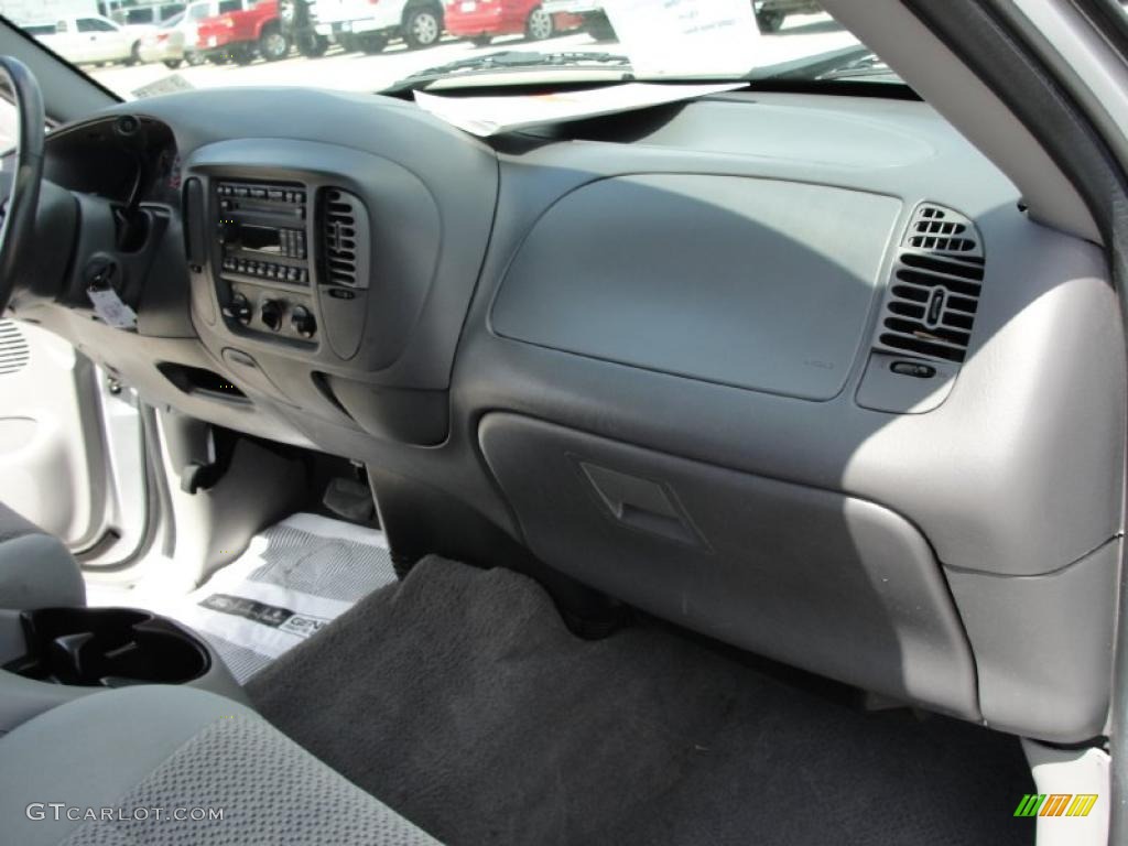 2003 F150 XLT SuperCrew - Silver Metallic / Medium Graphite Grey photo #28