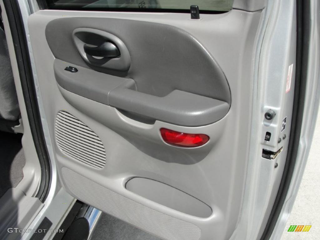 2003 F150 XLT SuperCrew - Silver Metallic / Medium Graphite Grey photo #30