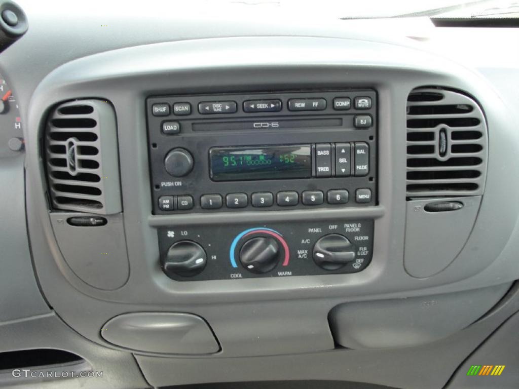 2003 F150 XLT SuperCrew - Silver Metallic / Medium Graphite Grey photo #40