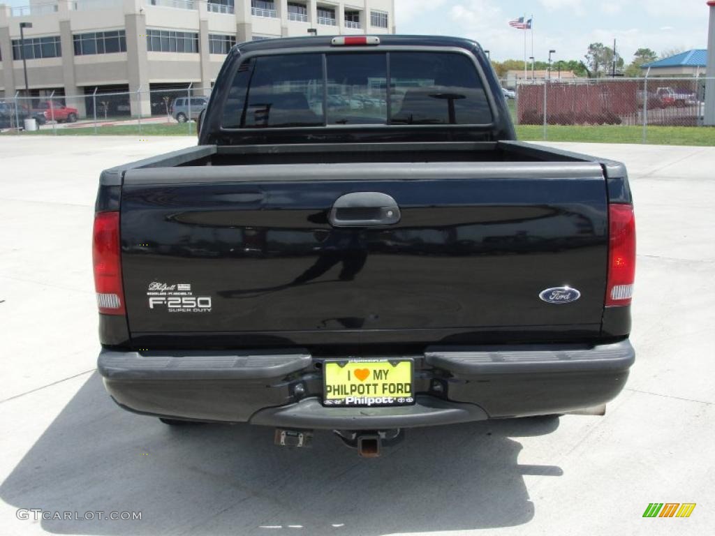 2004 F250 Super Duty XLT Crew Cab - Black / Black photo #4